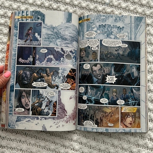 Dc comics • the flash volume 1 move forward book - Picture 11 of 13